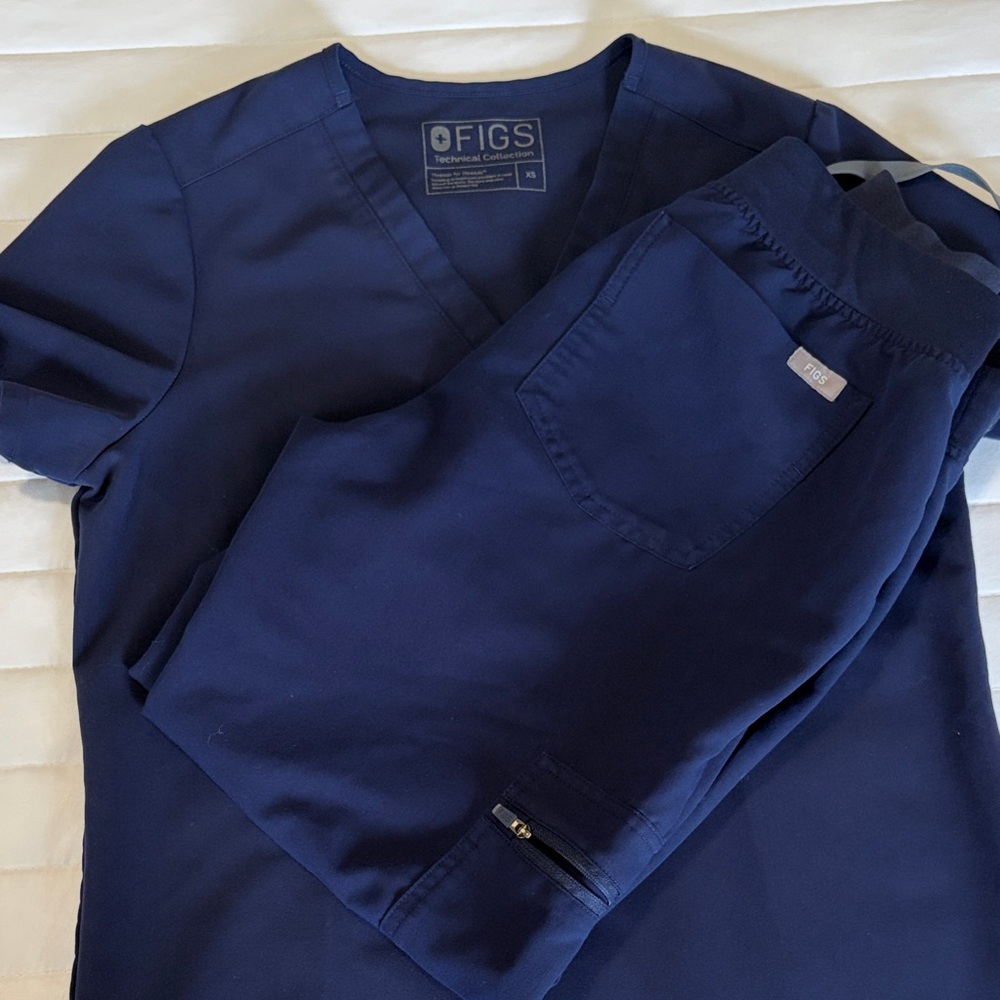 Figs Navy V-Neck Scrub Top and jogger Drawstring Pants